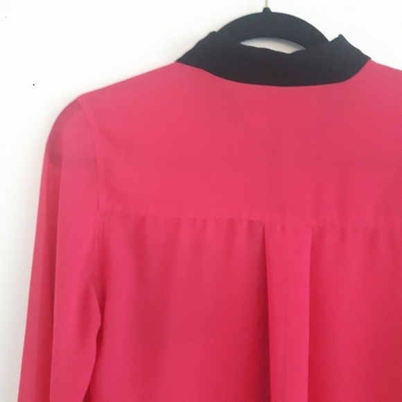 2/$35 Sale Guess Semi Sheer Blouse. Long Sleeves Size M EUC - Picture 5 of 8
